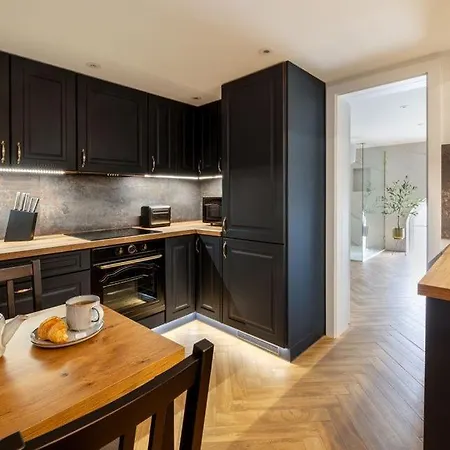 Westminster Apartment *