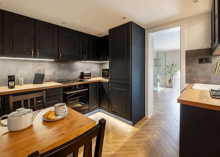 Westminster Apartment *